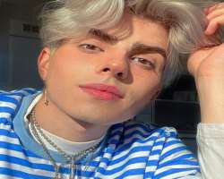 Jony has piercing in his ears and also loves to wear thick chains on his neck.